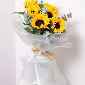 Luxe Solara Bloom – (Premium Sunflower Bouquet for Bright Days & Big Smiles)