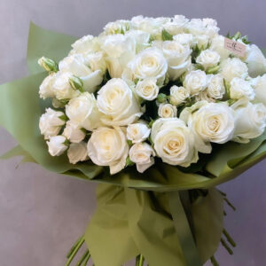 Luxe Ivory Grace – White Rose Bouquet for Timeless Elegance & Pure Moments